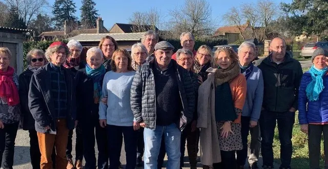 photo  les chanteurs de la chorale 7/2 chœur  &copy;  le maine libre 