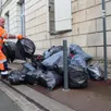 photo les services de la communauté de communes du pays sabolien ont évacué les sacs-poubelle amoncelés depuis quelques jours au pied du 28-30, rue jean-bouin à sablé-sur-sarthe.