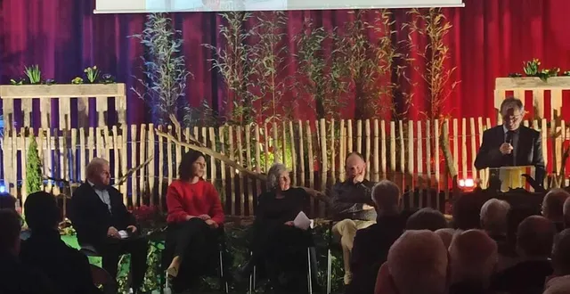 photo  daniel coudreuse a présenté ses vœux à la population au début du mois de février.   &copy;  le maine libre 