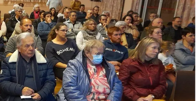 photo  une salle des galets quasi pleine prouve l’incontestable intérêt porté au projet.  &copy;  co 