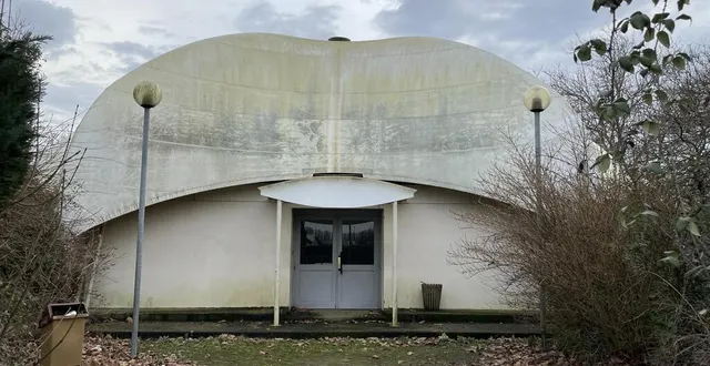 photo  l’entrée de la patinoire témoigne du fait qu’elle n’est plus utilisée depuis 2022.  &copy;  ouest-france 