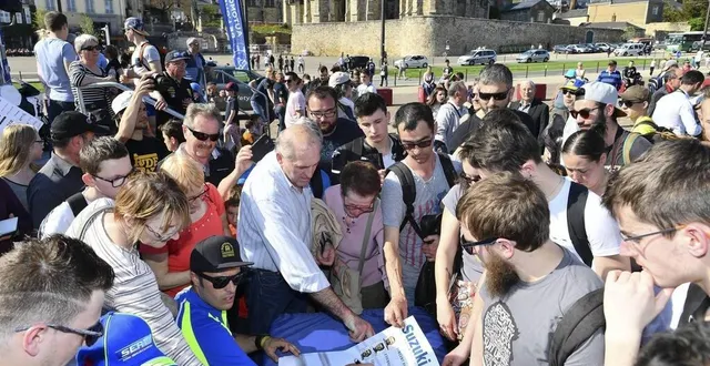 photo  « l’avant-première » des 24 heures motos permet au public d’aller à la rencontre des pilotes en centre-ville du mans.  &copy;  photo archives le maine libre - hervé petitbon 