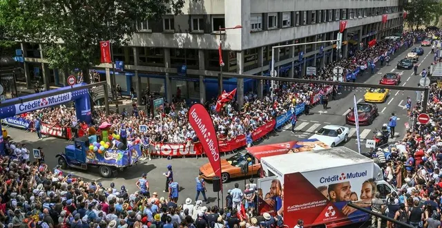 photo  200 000 personnes avaient assisté à la parade des pilotes en 2023 dans les rues du mans.  &copy;  archives le maine libre denis lambert 