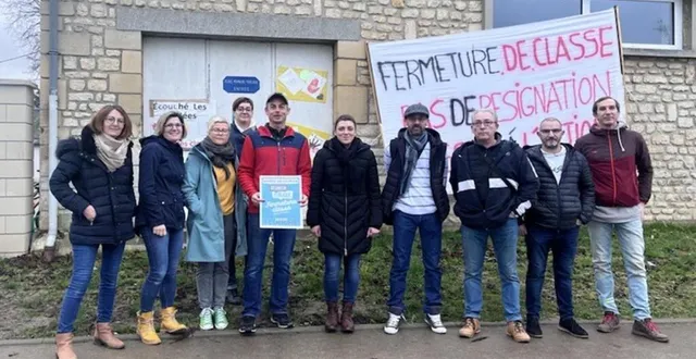 photo  vendredi, certains parents d’élèves de l’école ont sensibilisé l’ensemble des parents au projet de fermeture d’une classe, souhaité par l’éducation nationale. ils en ont profité pour annoncer qu’une réunion publique aurait lieu mardi 20 février, à la salle notre-temps, à 20 h 30.  &copy;  dr 