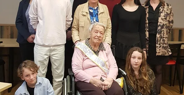 photo  c’est entouré de sa famille que germaine a célébré ses 100 ans.  &copy;  le maine libre 