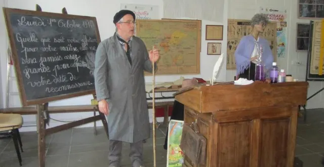 photo  passionné, le collectionneur thierry leroyer propose une animation autour de l’école d’autrefois, mardi soir à crosmières.  &copy;  archives ouest-france 