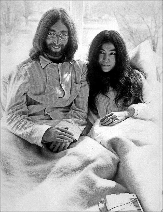 Artiste multiple et veuve du Beatles John Lennon, qui est Yoko Ono ...