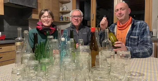 photo  trois membres du comité de pilotage de verre l’infini. de gauche à droite : pauline guibert, coordinatrice de l’association la reinette verte, thierry ameslant, paysan retraité, alexandre céalis, chargé de projets à la reinette verte.  &copy;  ouest-france 