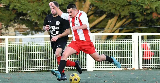photo  les glonnières reçoivent yvré pour un choc de haut tableau dans le groupe a de d1.  &copy;  archives le maine libre 