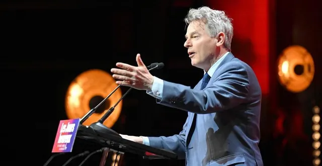 photo  fabien roussel, secrétaire national du parti communiste français a exprimé son soutien à sylvain poirrier, maire d’arthezé (sarthe) menacé en raison de son engagement politique.  &copy;  nicolas tucat /afp 