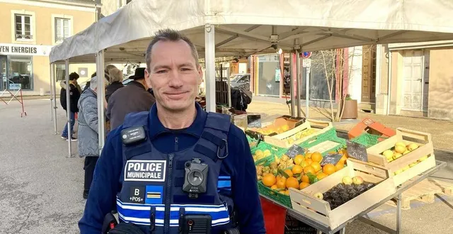 photo  arnaud dapvril est brigadier-chef principal de police municipale à noyen-sur-sarthe.  &copy;  ouest-france 
