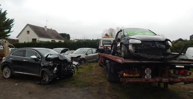 photo  14 sapeurs-pompiers sont intervenus ce lundi matin à aubigné-racan.  &copy;  photo le maine libre 