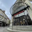 photo  le tribunal de commerce de saint-malo (ille-et-vilaine) a rendu sa décision : la société monoprix va reprendre la gestion en direct du magasin d’alençon (orne), dont les dix salariés devraient conserver leur emploi. 