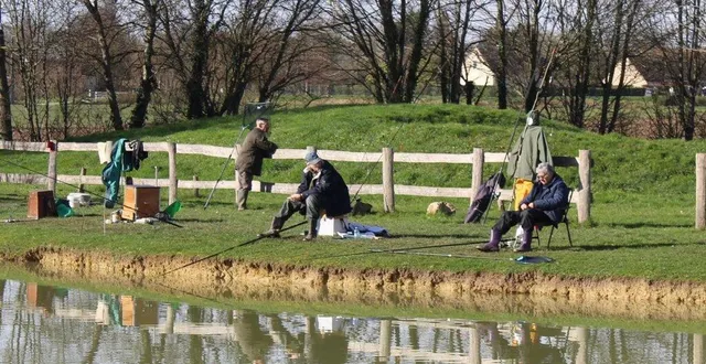 photo  une soixantaine de pêcheurs étaient présents.  &copy;  le maine libre 
