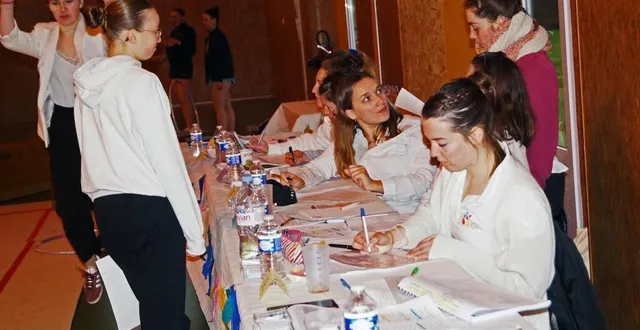 photo  après chaque passage d’un mouvement, les juges confrontent leur différent point de vue pour la note finale.  &copy;  ouest-france 