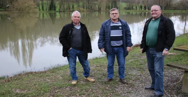 photo  yves leroux, membre, jean-philippe bodereau, président et daniel ricordeau, secrétaire, ont préparé le site pour l’ouverture  &copy;  le maine libre 
