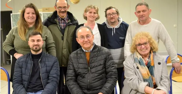 photo  encouragée par le maire claude davy (au centre), l’équipe s’est félicitée d’un regain de participation.  &copy;  le maine libre 