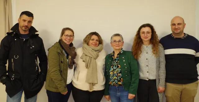 photo  martine evrard, la présidente et les cinq nouveaux adhérents.  &copy;  le maine libre 