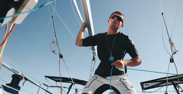 photo  préparateur, skipper… hugo cardon a plusieurs casquettes mais veut avant tout se concentrer sur la navigation.  &copy;  noémie catalano 
