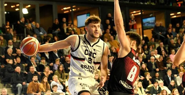 photo  antoine rojewski et les caennais espèrent ne plus évoluer en nationale 1 la saison prochaine.  &copy;  gérard piwtorak 