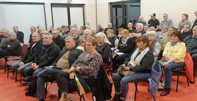 photo  une partie des bénévoles et adhérents du club des loisirs.  &copy;  le maine libre 