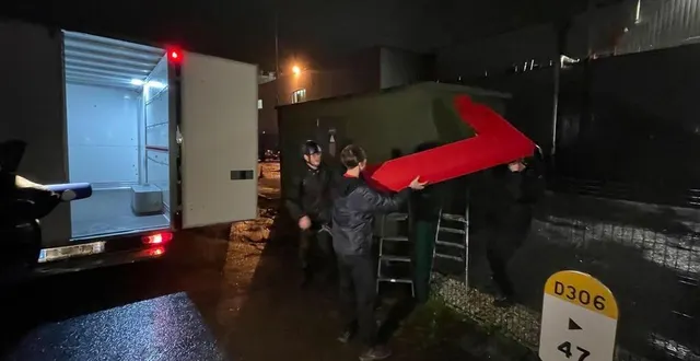 photo  les lettres du logo historique de ldc ont été dérobées tôt, ce jeudi 22 février 2024, au siège du groupe, à sablé-sur-sarthe.  &copy;  ouest-france 