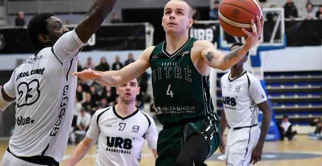 photo  kilian incrédule (à droite) et vitré sont mieux placés que cheick sekou-condé et l’urb  pour les playoffs.  &copy;  jocelyne régent 