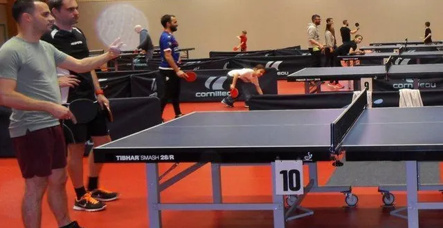 photo  une cinquantaine de participants à la matinée « ping famille ».  &copy;  le maine libre 