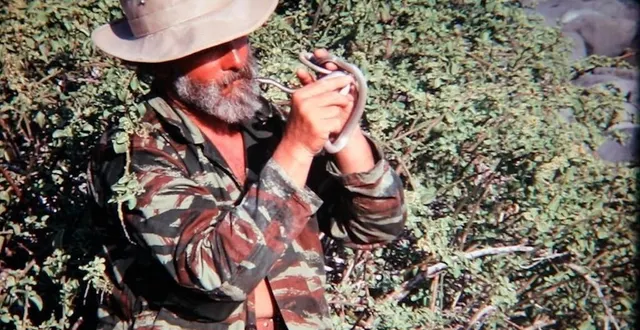 photo  jacques bouillault filmé lors de son voyage aux îles galápagos, en 1973.  &copy;  famille bouillault – collection privée 