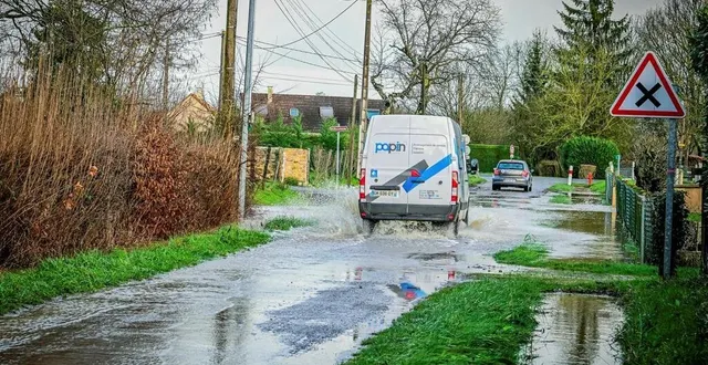 photo  certaines routes sont inondées ou partiellement recouvertes d’eau.  &copy;  le maine libre - yvon loué 