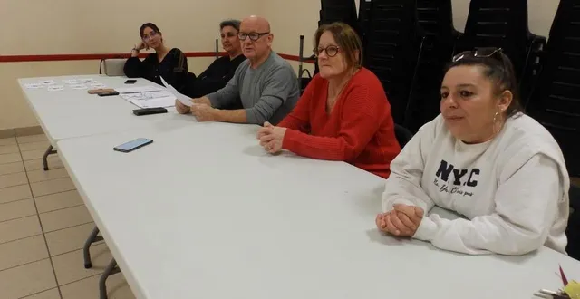 photo  autour du président, jean-claude muraille (au centre), véronique muraille, la trésorière, tiphaine muraille, la secrétaire, barbara aubin et sandra lattay, membres du bureau.  &copy;  ouest-france 