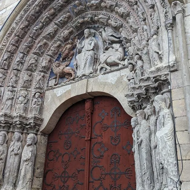 photo le portail et les polychromes qui l’entourent sont à découvrir… très rapidement.  ©  ouest-france