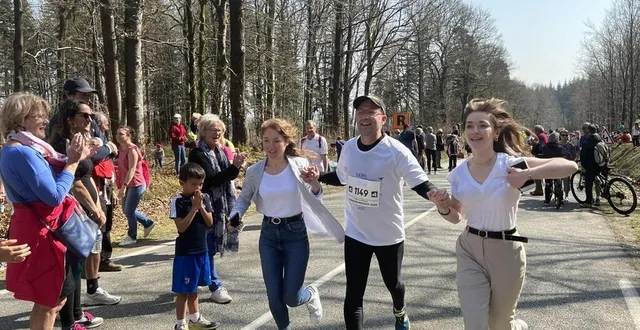 photo  l’épreuve se termine au sommet de la côte de la croix médavy.  &copy;  archives ouest-france 