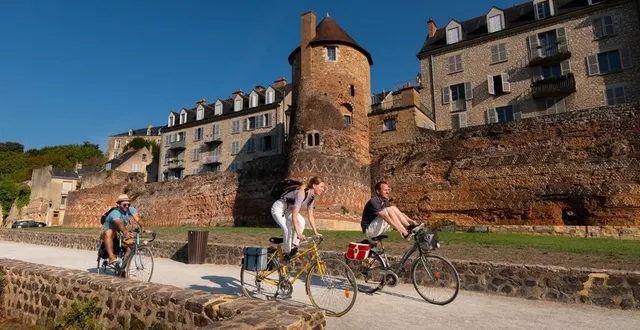 photo  la muraille gallo-romaine du mans (sarthe) fait partie des sites historiques que traverse la vélobuissonnière qui entre dans le classement des cinq meilleurs parcours à vélo d’europe.  &copy;  pascal beltrami / département sarthe 