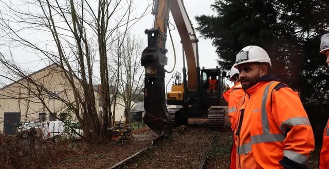 photo  entre la suze-sur-sarthe et malicorne, la déforestation est quasi achevée. l’heure est à l’enlèvement des rails. la livraison de la voie verte sur cette première tranche pourrait être envisagée fin 2024.  &copy;  ouest-france 