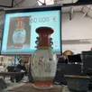 photo  ce vase chinois date du xviiie siècle. il a été vendu pour 60 000 € à un marchand parisien. 