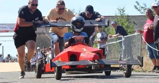 photo  en septembre 2023, 48 bolides avaient pris le départ de la course de caisses à savon, à juigné-sur-sarthe.  &copy;  archives ouest-france 