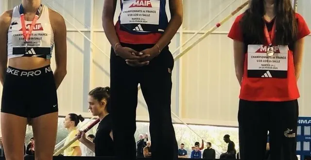 photo  elena fournier, à droite, avec sa médaille de bronze.  &copy;  ligue pdl athlétisme 