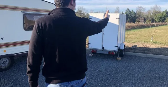 photo  jean leffray, ainsi que deux autres propriétaires, ont été mis en demeure par le maire de teloché, au sud du mans (sarthe), de retirer leurs caravanes de leur terrain, classé en zone naturelle.  &copy;  ouest-france 