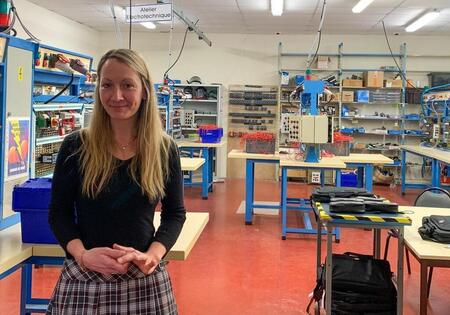 photo Tiffanie Gicquel, apprenante du FIM dans l’industrie, a présenté sa formation. Ouest France 