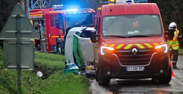 photo  quatre engins de pompiers et neuf hommes ont été mobilisés sur l’accident survenu à l’entrée d’avoise, ce lundi 26 février 2024.  &copy;  ouest-france 