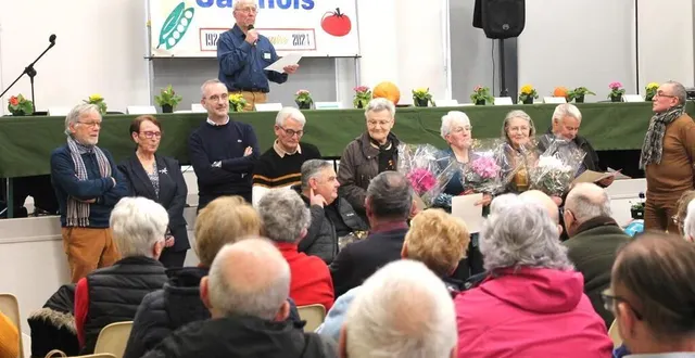 photo  la cérémonie s’est achevée par la remise de diplômes aux anciens adhérents.  &copy;  le maine libre 