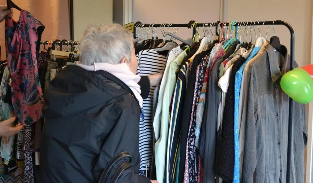 Plus de 10 000 vêtements mis en vente lors d’une friperie au kilo, ce weekend au Mans Le Mans