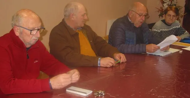 photo  gérard rosé, maire ; étienne de winter, secrétaire ; michel bourgault, président et ghyslaine sigoilot, trésorière.  &copy;  ouest-france 