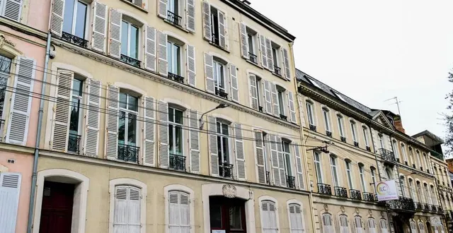 photo  particularité du projet de réhabilitation de la clinique victor-hugo et du centre jean-bernard : les bâtiments seront démolis mais les façades de la rue victor-hugo seront conservées.  &copy;  photo le maine libre – yvon loué 