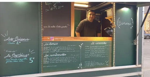 photo  josé castro de macedo dans sa remorque baptisée pépé jack.  &copy;  ouest-france 