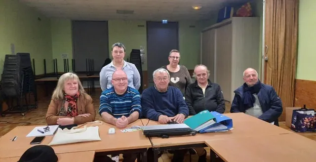 photo  le bureau de l’union sportive luchoise (usl). assis : sylvie turbisky, trésorière, philippe chevrollier, vice-président, michel brossard, président, joël fronteau, vice-président, jacques thomas secrétaire. debout : isabelle foucher, trésorière adjointe et odile gouraud, secrétaire adjointe.  &copy;  ouest-france 