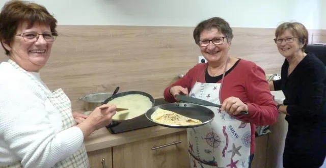photo  les membres de l’association ont partagé un après-midi crêpes autour de jeux de société.  &copy;  le maine libre 