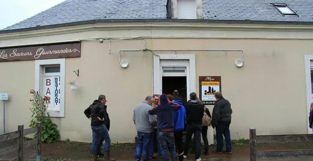 photo  l’ancienne épicerie de la place de l’église devrait être reprise.  &copy;  archives ouest-france 