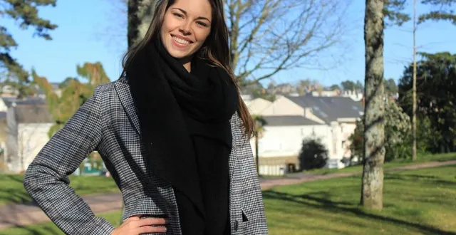 photo  clémence ménard va transmettre son écharpe de miss maine-et-loire ce soir à l’une des neuf prétendantes au titre.  &copy;  archives co – alexandre blaise 